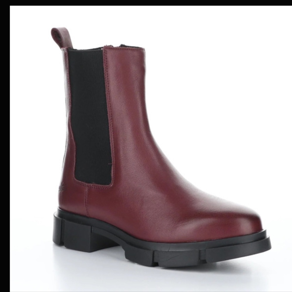 NWT Bos. & Co.
LOCK BLACK ZIP UP BOOTS size 10